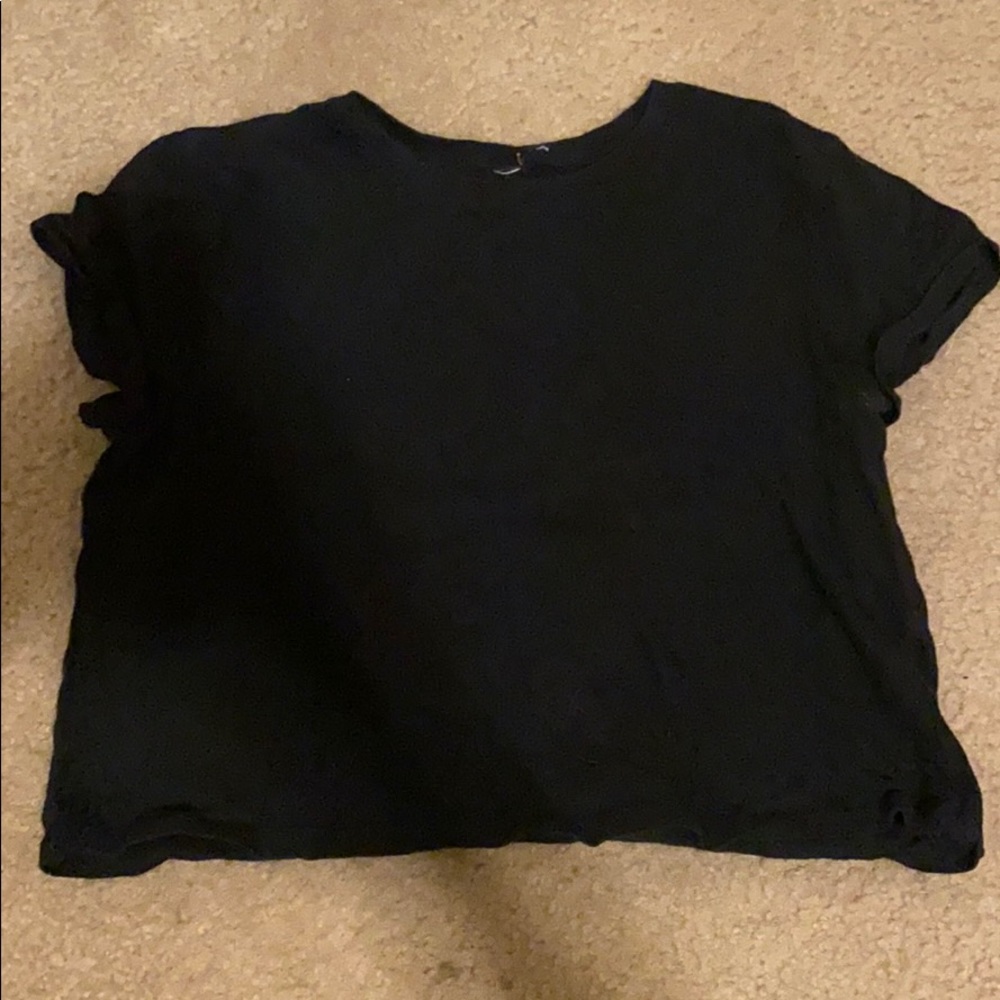 Black crop top shirt